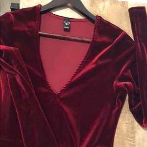 Windsor Velvet High class formal dress size M